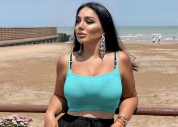 Azərbaycanlı müğənni 19 min manatlıq boyunbağısını NÜMAYİŞ ETDİRDİ – FOTO