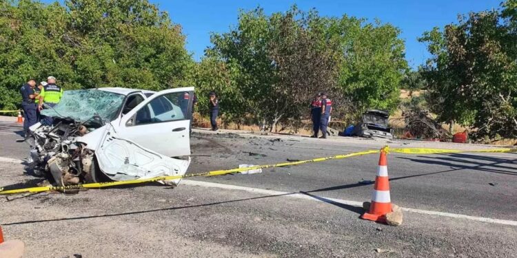 İki avtomobil toqquşdu: 2 ölü, 3 yaralı