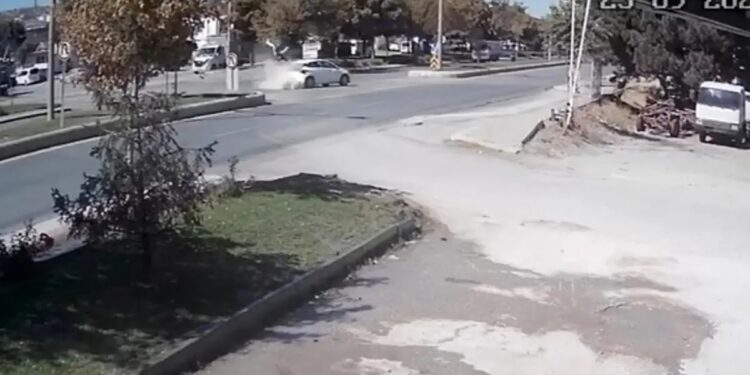 Minik avtomobili və motosiklet toqquşdu: 1 yaralı