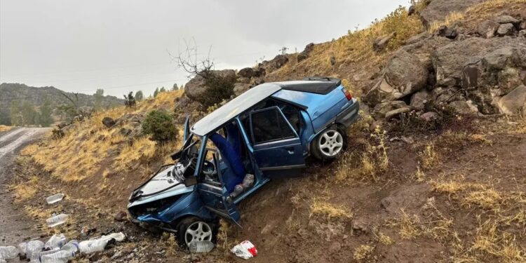 Bir yolda iki qəza: 5 yaralı