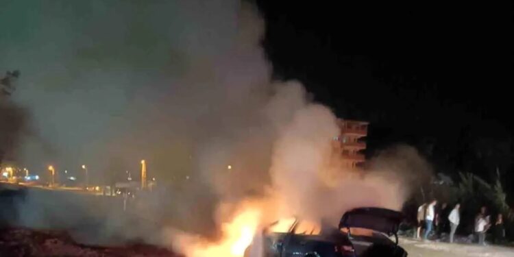 İki avtomobil toqquşdu: Avtomobillərdən biri yandı