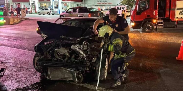 İki avtomobil toqquşdu: 4 yaralı