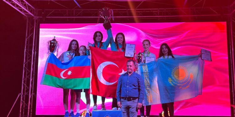Stolüstü tennisçilər Türkdilli Dövlətlərin Universiadasında gümüş medala layiq görulüblər