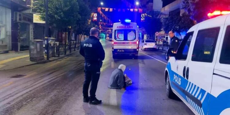 Minik avtomobili yaşlı qadını vurdu