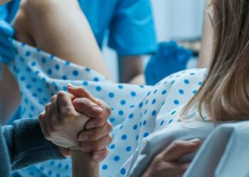 Azərbaycanda 16 yaşlı qız ana oldu