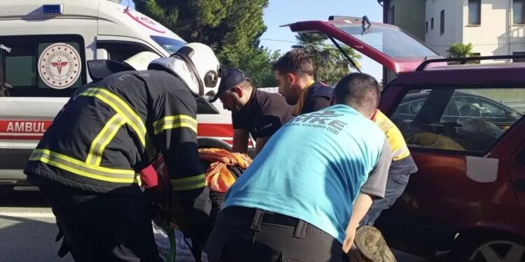 Minik avtomobili və mikroavtobus toqquşdu: 1 ölü, 1 yaralı