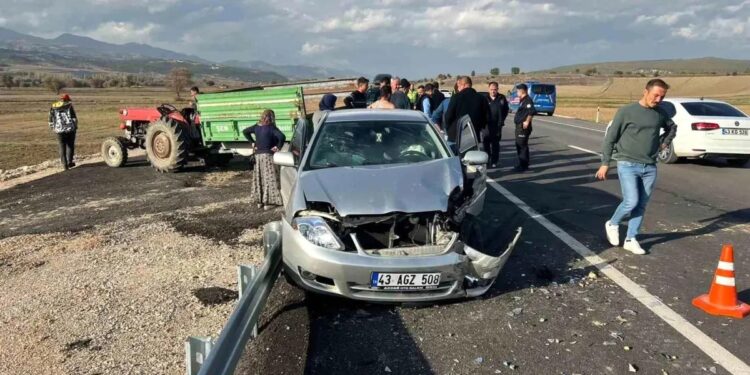 Traktor və minik avtomobili toqquşdu: 1 yaralı