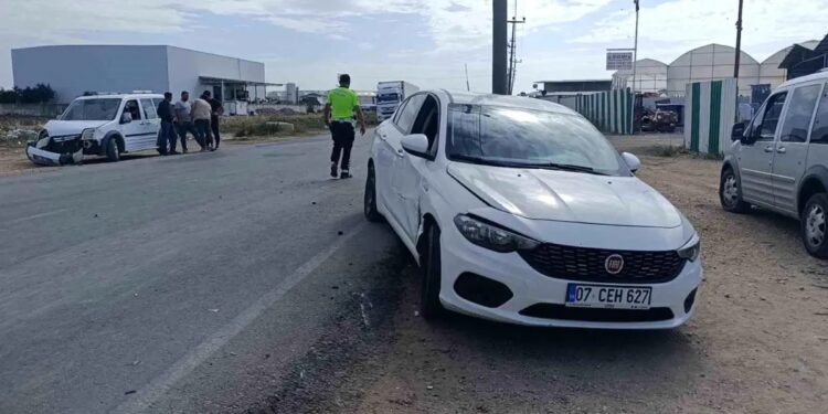 Manevr edən sürücü başqa bir avtomobilə çırpıldı: 1 yaralı