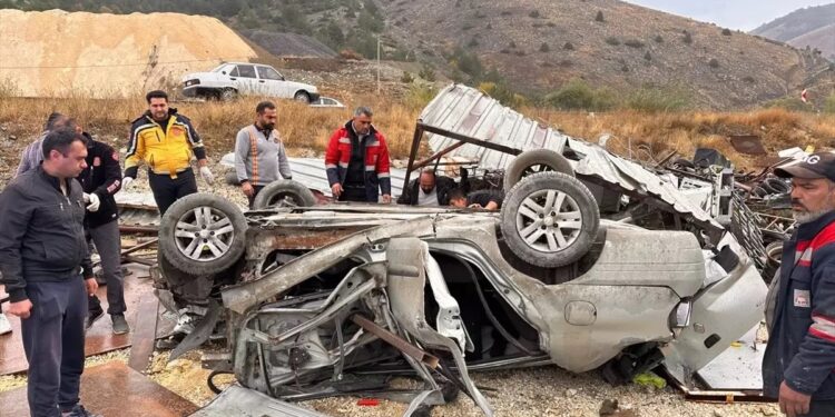 Avtomobil aşdı: 1 ölü, 2 yaralı