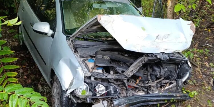 Avtomobil 5 metrədən aşdı: 4 yaralı