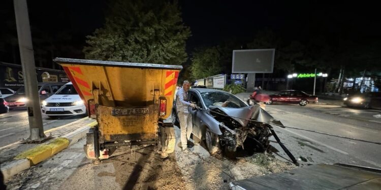 Minik avtomobili və motosiklet toqquşdu: 3 yaralı