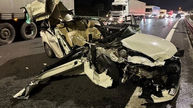 Minik avtomobili və yük maşını toqquşdu: 3 yaralı