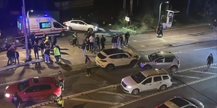 Minik avtomobili və jandarma avtomobili ilə toqquşdu: 6 yaralı