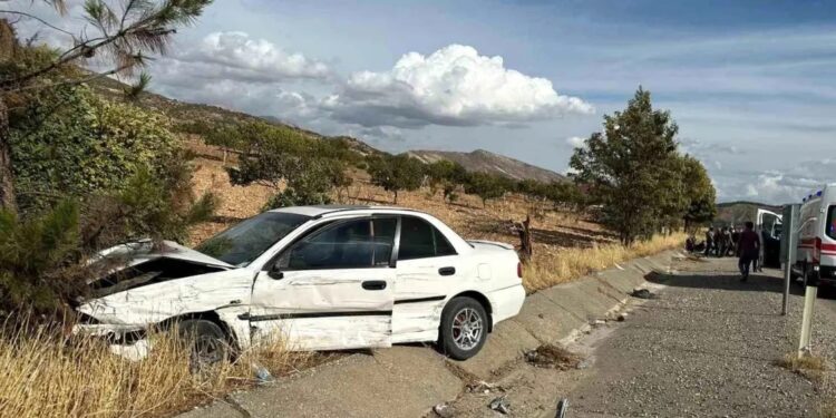 İki avtomobil toqquşdu: 3 yaralı