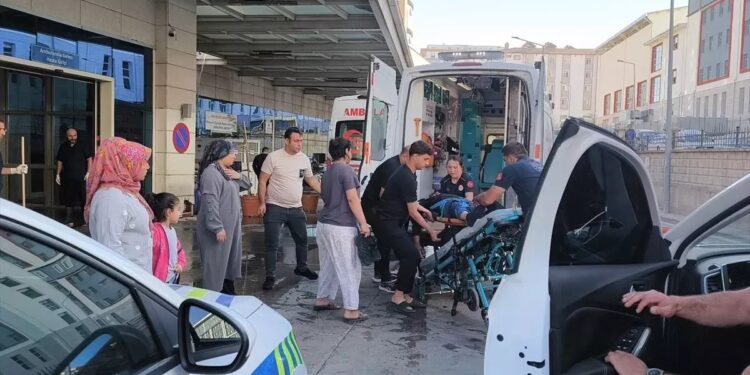 Minik avtomobili və motosiklet toqquşdu: 1 yaralı