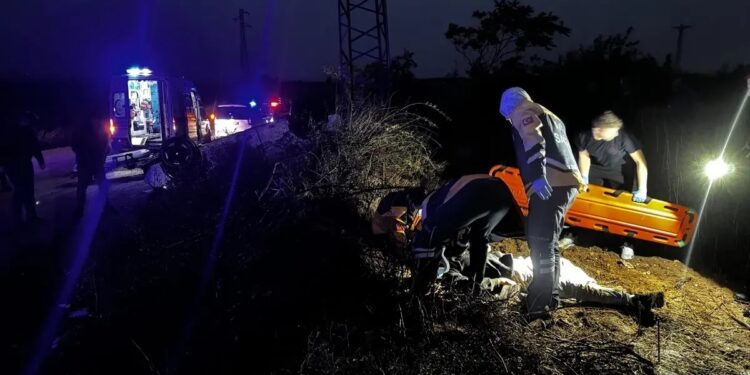 Polisdən qaçan avtombil aşdı:Bir yaralı