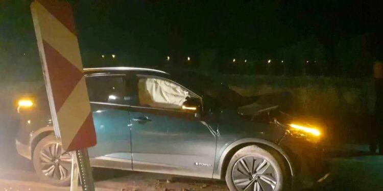 Minik avtomobili və mikroavtobus toqquşdu: 2 yaralı