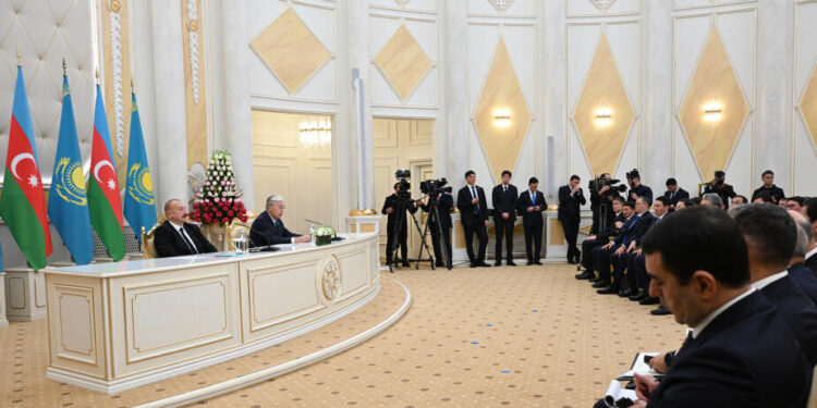 Azərbaycan və Qazaxıstan prezidentləri mətbuata bəyanatlarla çıxış ediblər - FOTOLAR