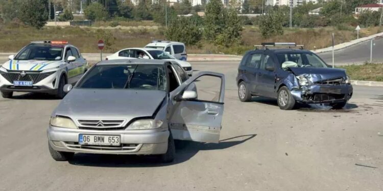 İki avtomobil toqquşdu: 2 yaralı