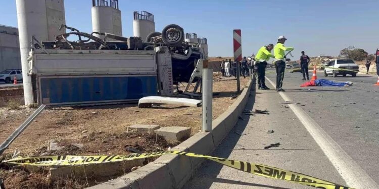 Minik avtomobili və yük maşını toqquşdu: Yük maşının sürücü öldü