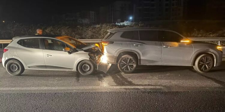 İki avtomobil toqquşdu