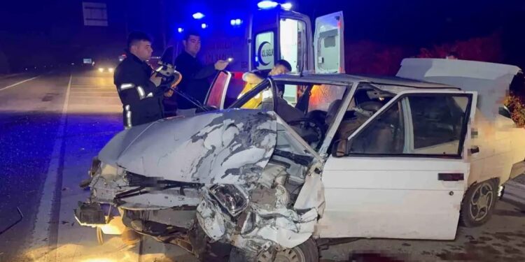 Minik avtomobili betonqarışdıran maşınla toqquşdu: 2 yaralı