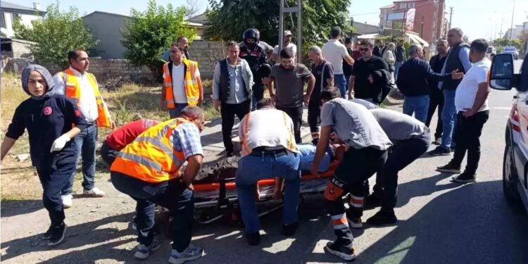 İki avtomobil toqquşdu: 3 yaralı