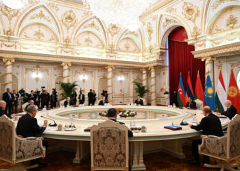 Prezident Düşənbədə məhdud tərkibdə iclasda çıxış edib – FOTOLAR