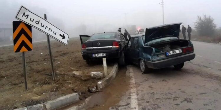 İki avtomobil toqquşdu: 4 yaralı