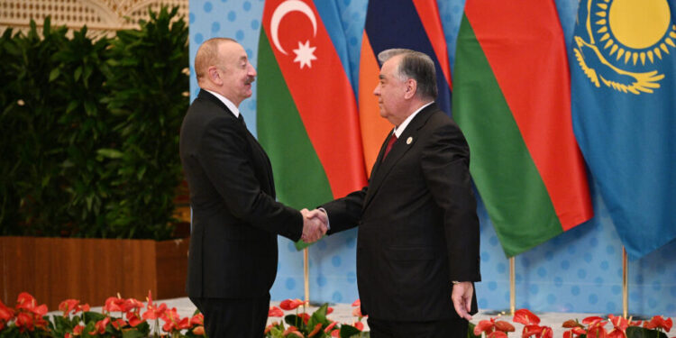 Prezident MDB Dövlət Başçıları Şurasının iclasında iştirak etmək üçün Düşənbədəki "Millət" sarayına gedib - FOTOLAR