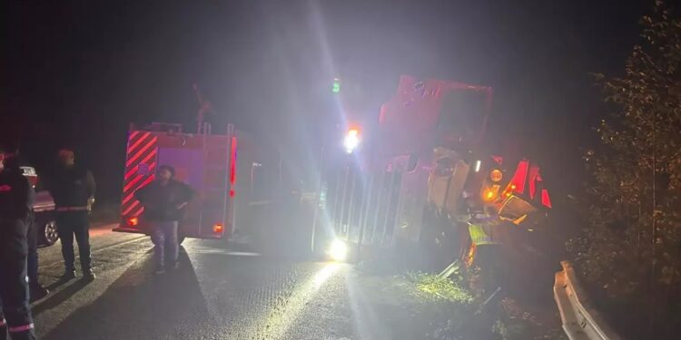 Minik avtomobili və TIR toqquşdu: 2 yaralı