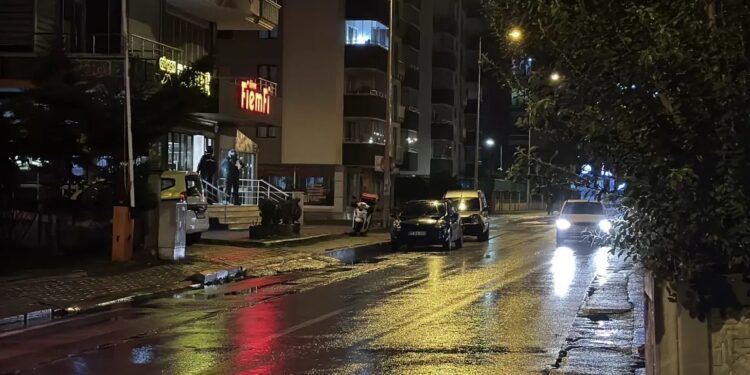 Avtomobildə bıçaqlanma