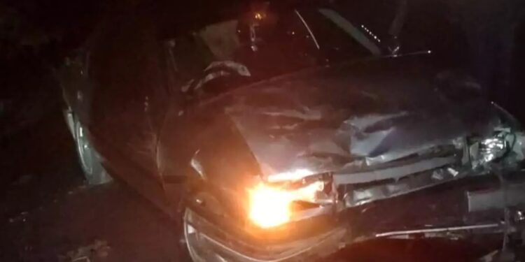 Avtomobil diryə çırpıldı: 1 ölü, 3 yaralı