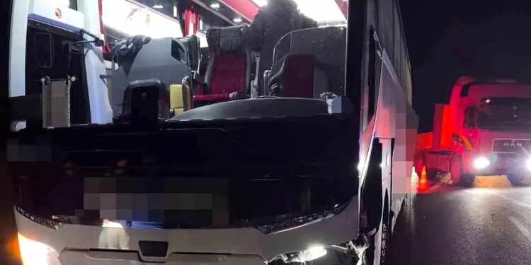 Minik avtomobili və avtobus toqquşdu: 1 ölü