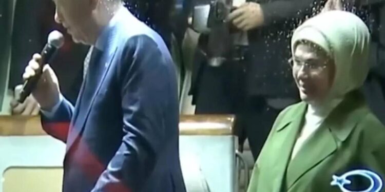 Ərdoğan ona "rəis" deyən şəxsə görün necə reaksiya verdi - VİDEO