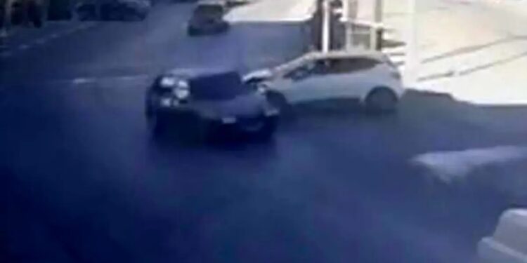 İki avtomobil toqquşdu: 1 yaralı