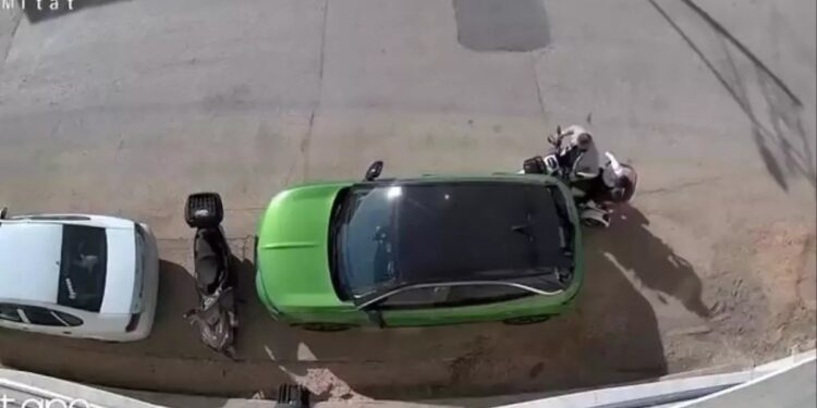 Velosiped minik avtomobillərinə çırpıldı