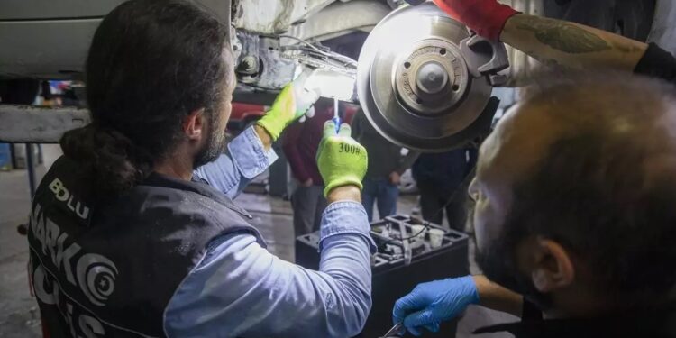 Avtomobilin təkərindən narkotik vasitə aşkarlandı