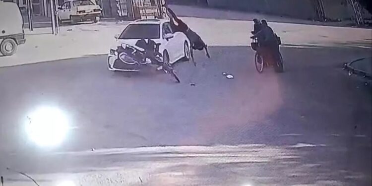 Minik avtomobili və motosiklet toqquşdu: 4 yaralı