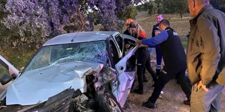 Minik avtomobili və traktor toqquşdu: Ər və arvad yaralandı