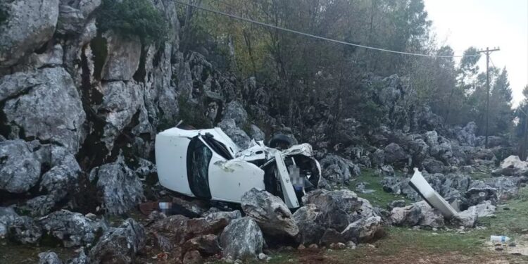 Avtomobil aşdı: 1 ölü, 1 yaralı