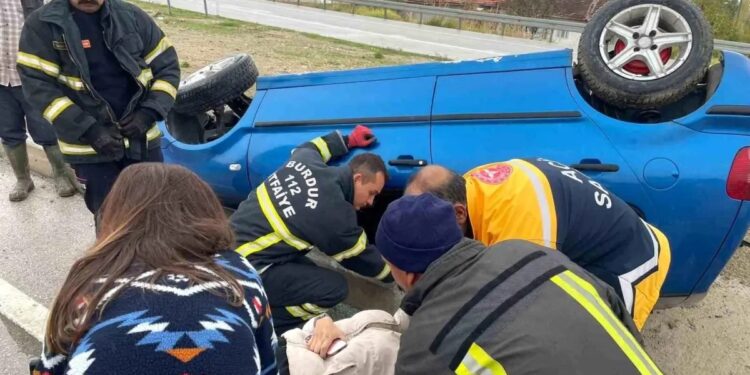 Avtomobil aşdı: Sürücü xilasedicilər tərəfindən xilas edildi