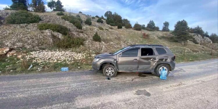 Avtomobil aşıb: 2 yaralı