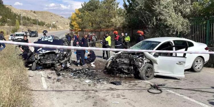 İki avtomobil toqquşdu: 1 ölü, 1 yaralı