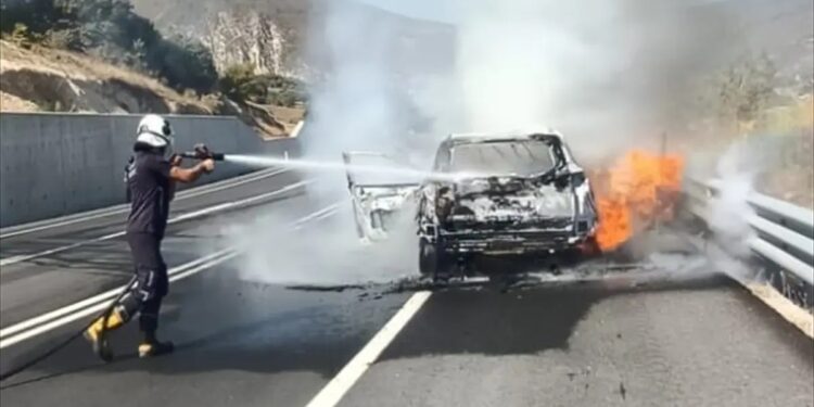 Hərəkətdə olan avtomobil yandı