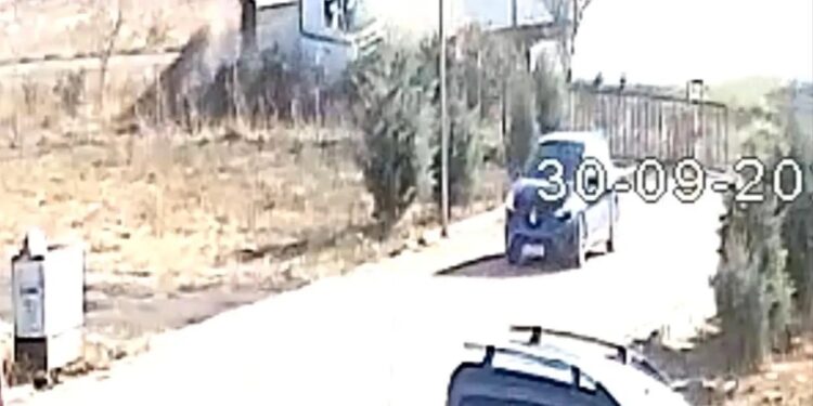 Minik avtomobili universitet tələbəsini vurdu