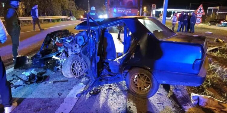 Avtomobil işıq dirəyinə çırpıldı: 1 yaralı