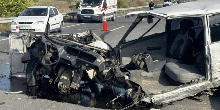 Minik avtomobili və iritutumlu avtomobil toqquşdu: 4 yaralı