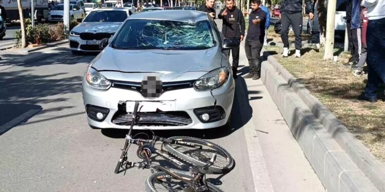 Minik avtomobili və velosiped toqquşdu: 1 ağır yaralı