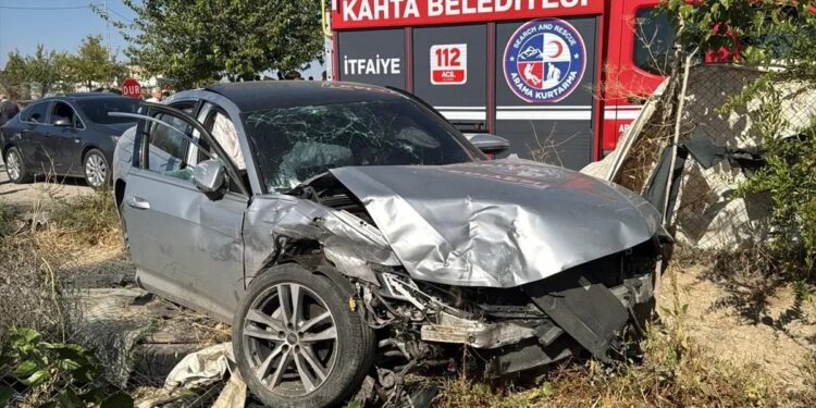 Minik avtomobili və təcili yardım avtomobili toqquşdu: 8 yaralı